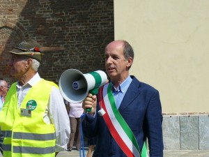 Martano Claudio al megafono