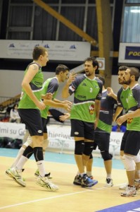 Castelli e compagni alle prese con l'Albisola (Foto Matteo Maso)