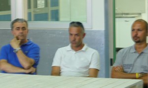 Il presidente Gandini tra il vice Cherubin e mister Manzo