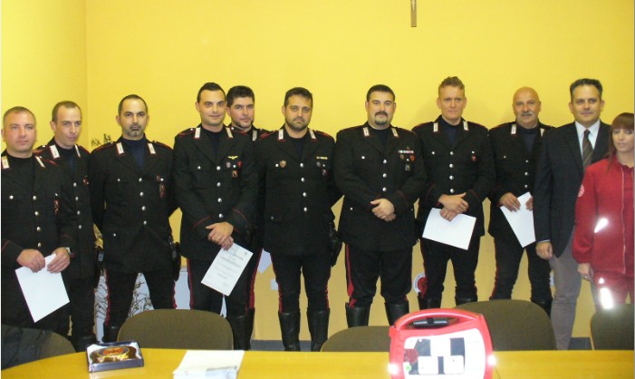 Una rappresentanza dei carabinieri che hanno partecipato al corso della CRI