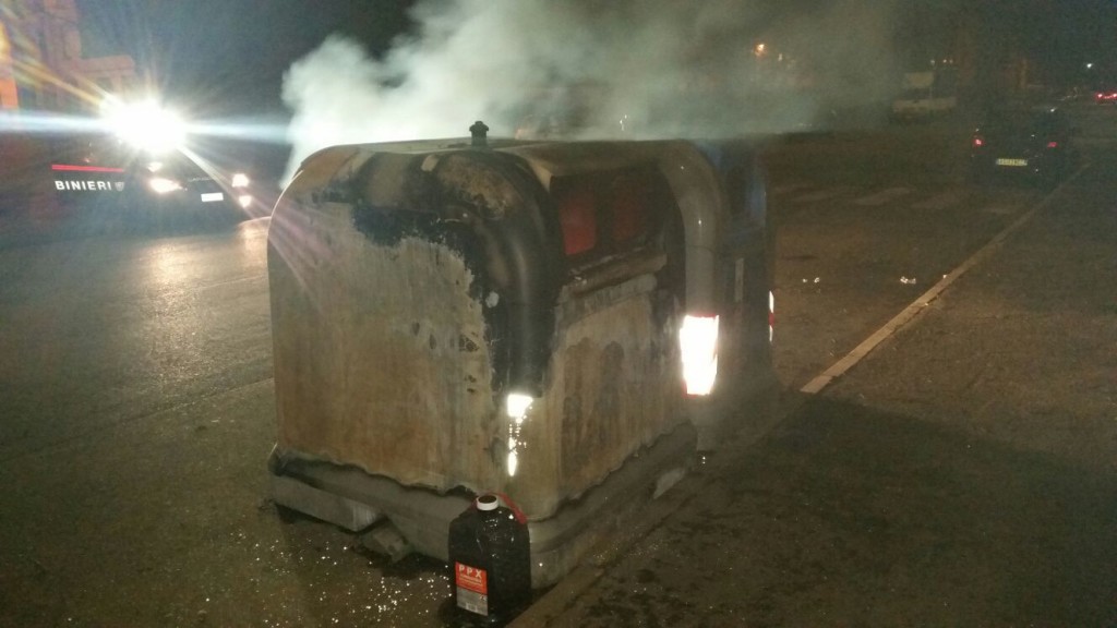 FOTO CASSONETTI CON AUTO CC 1 (2)