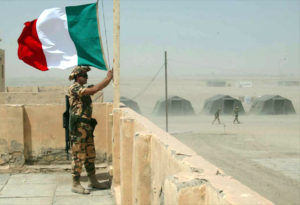 ansa - nassirya - Nassiriya ( Iraq) 29 giugno 2003 Tra sole e sabia l'alzabandiera nella  base italiana di Talill a pochi chilometri da Nassiriya dove si e' insefiato il reporto del genio del contingente italiano in Iraq. Ph. Ciro Fusco