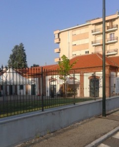 Chieri All Ex Mattatoio La Serata Su Uomini E Migranti E Iniziata Con La Contestazione Di Forza Nuova Centotorri