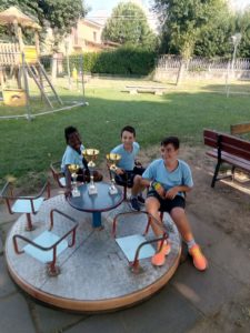 Bertotto al centro con due compagni di squadra