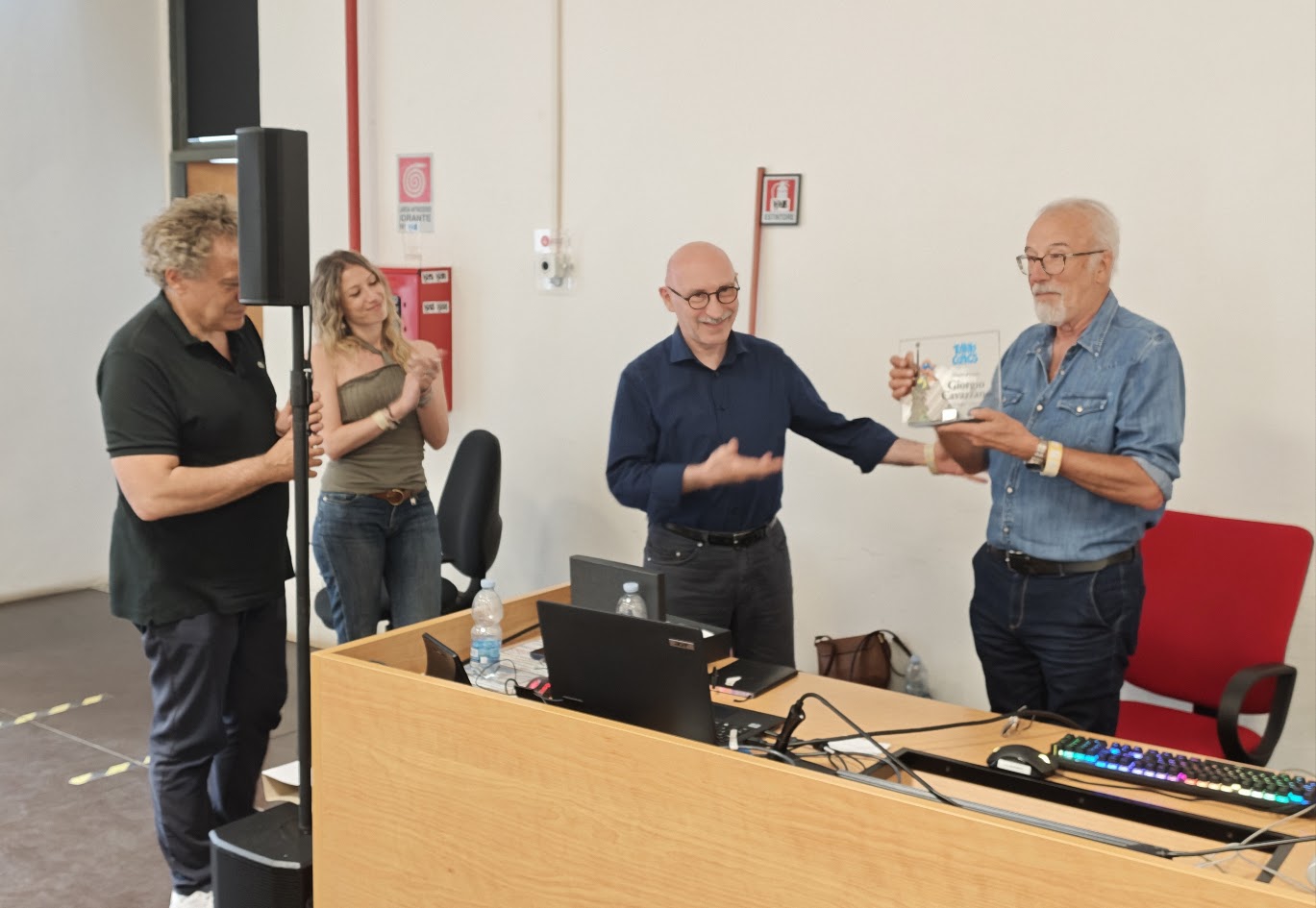 Vittorio Pavesio consegna la Targa Torino Comics 2026 a Cavazzano